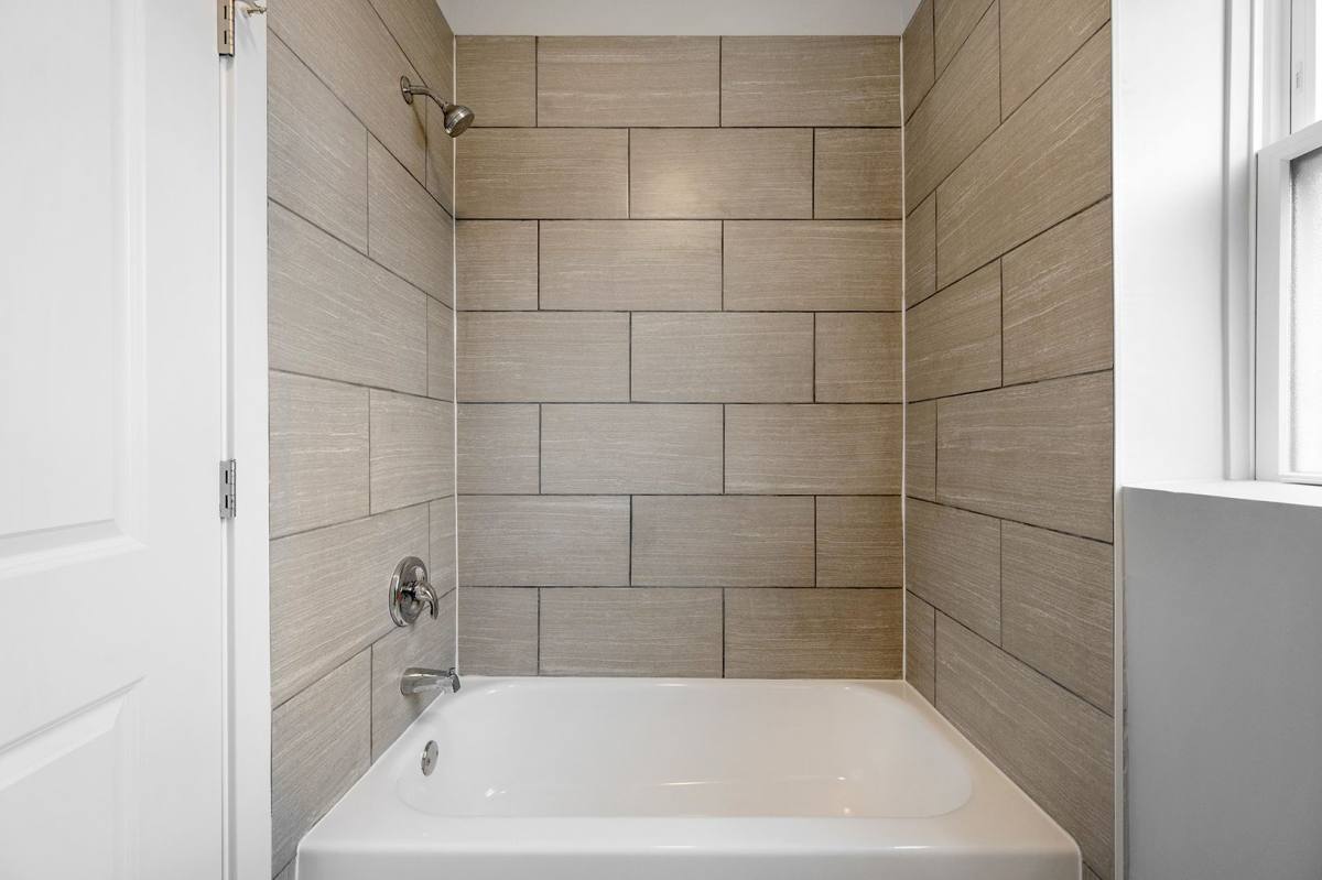 Apartment for rent at 1370-80 W 79th St, Chicago, IL 60620