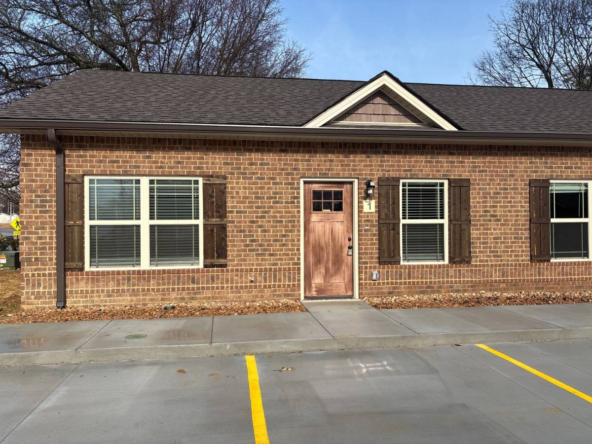 Apartment for rent at 404 Cedar Lane, Tullahoma, TN 37388