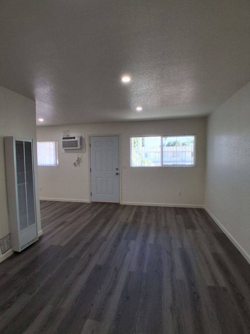 Apartment for rent at 441 S Dearing Ave, Fresno, CA 93702