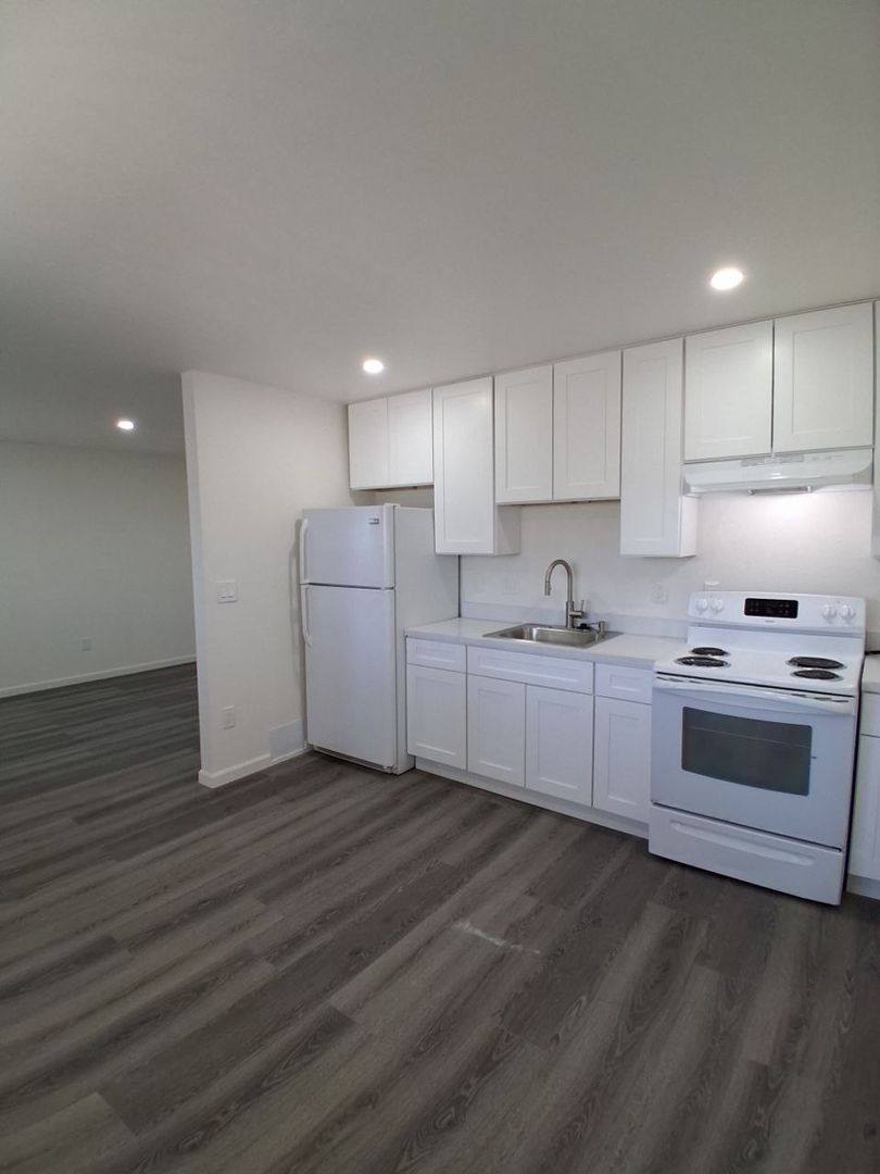 Apartment for rent at 441 S Dearing Ave, Fresno, CA 93702