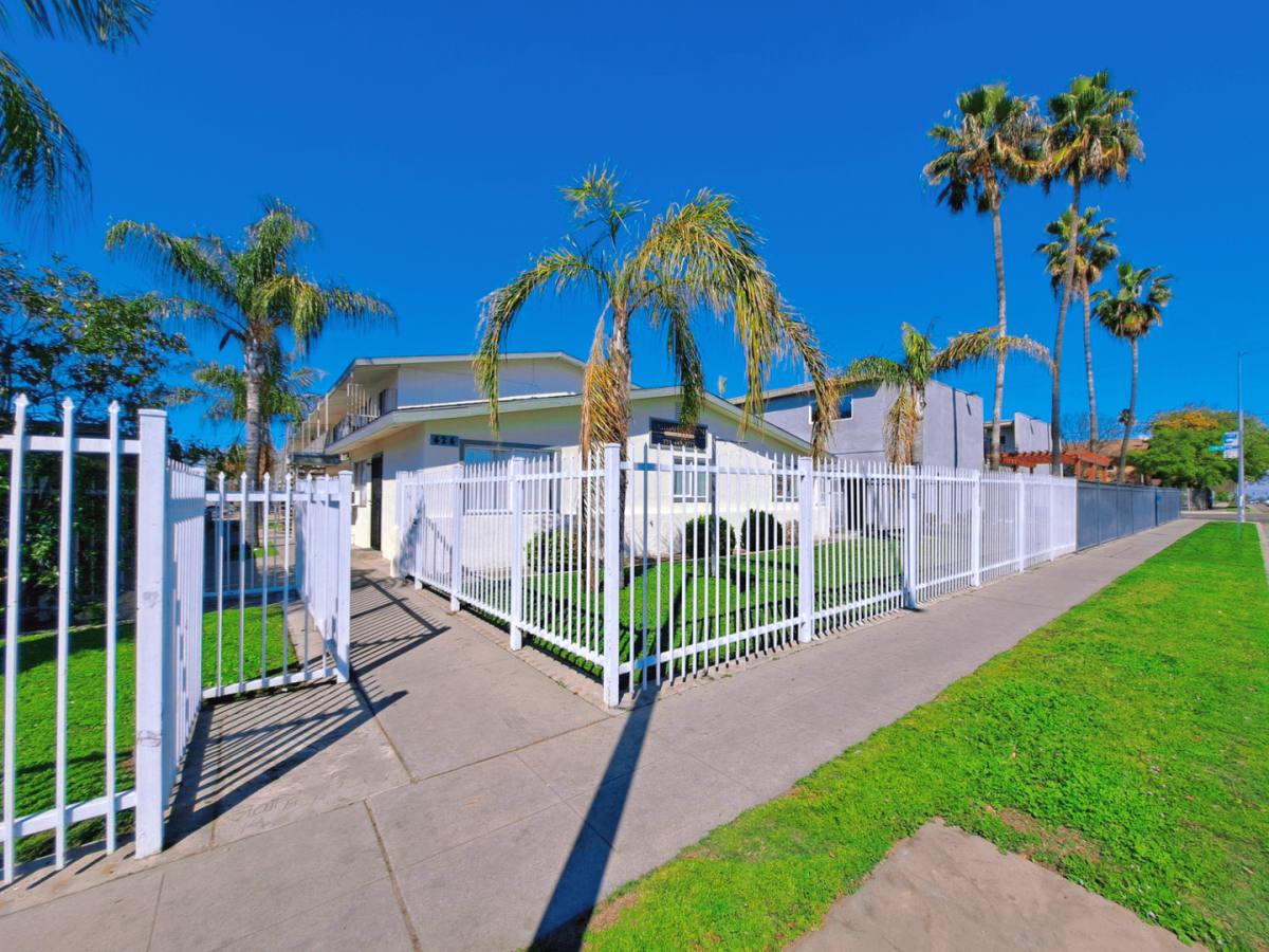 Apartment for rent at 441 S Dearing Ave, Fresno, CA 93702
