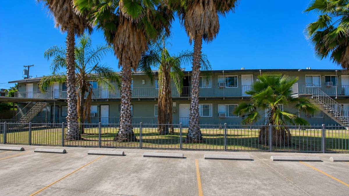 Apartment for rent at 441 S Dearing Ave, Fresno, CA 93702