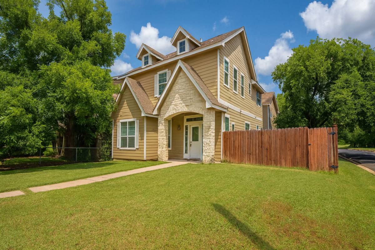 Townhouse for rent at 5501 Duval St #A, Austin, TX 78751