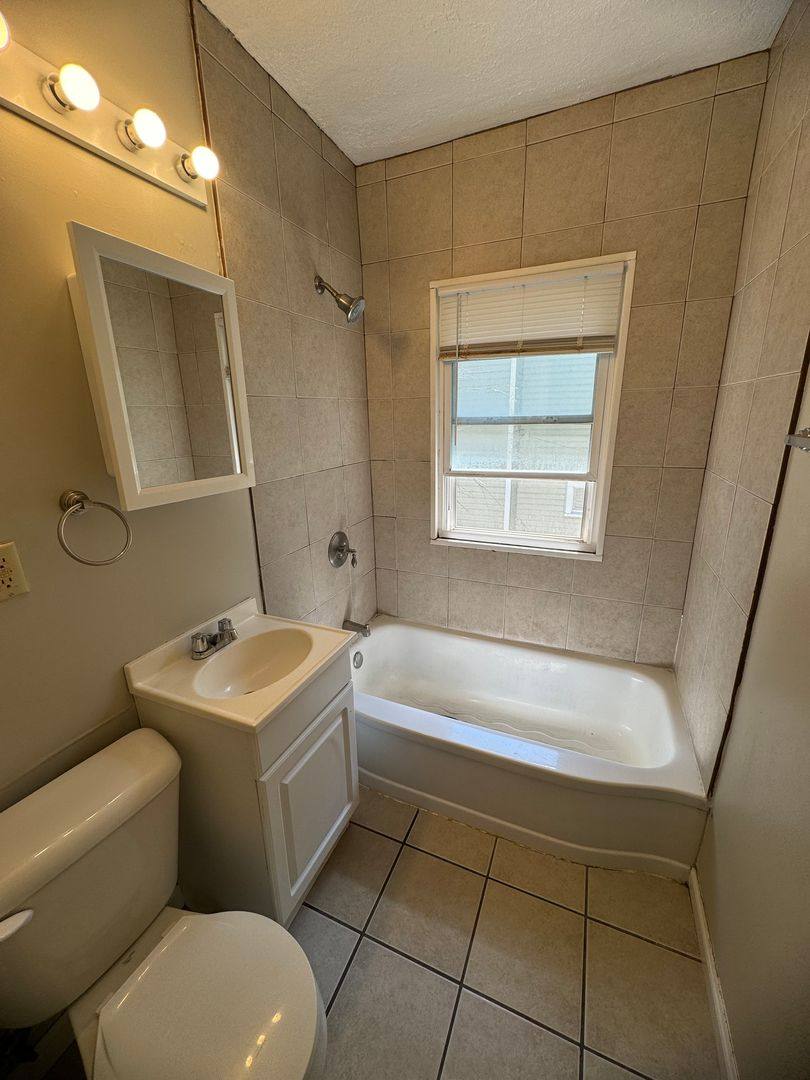 Apartment for rent at 1228 Tremont Ave, Davenport, IA 52803