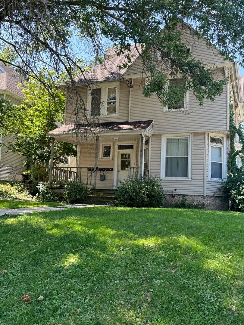 Apartment for rent at 1228 Tremont Ave, Davenport, IA 52803