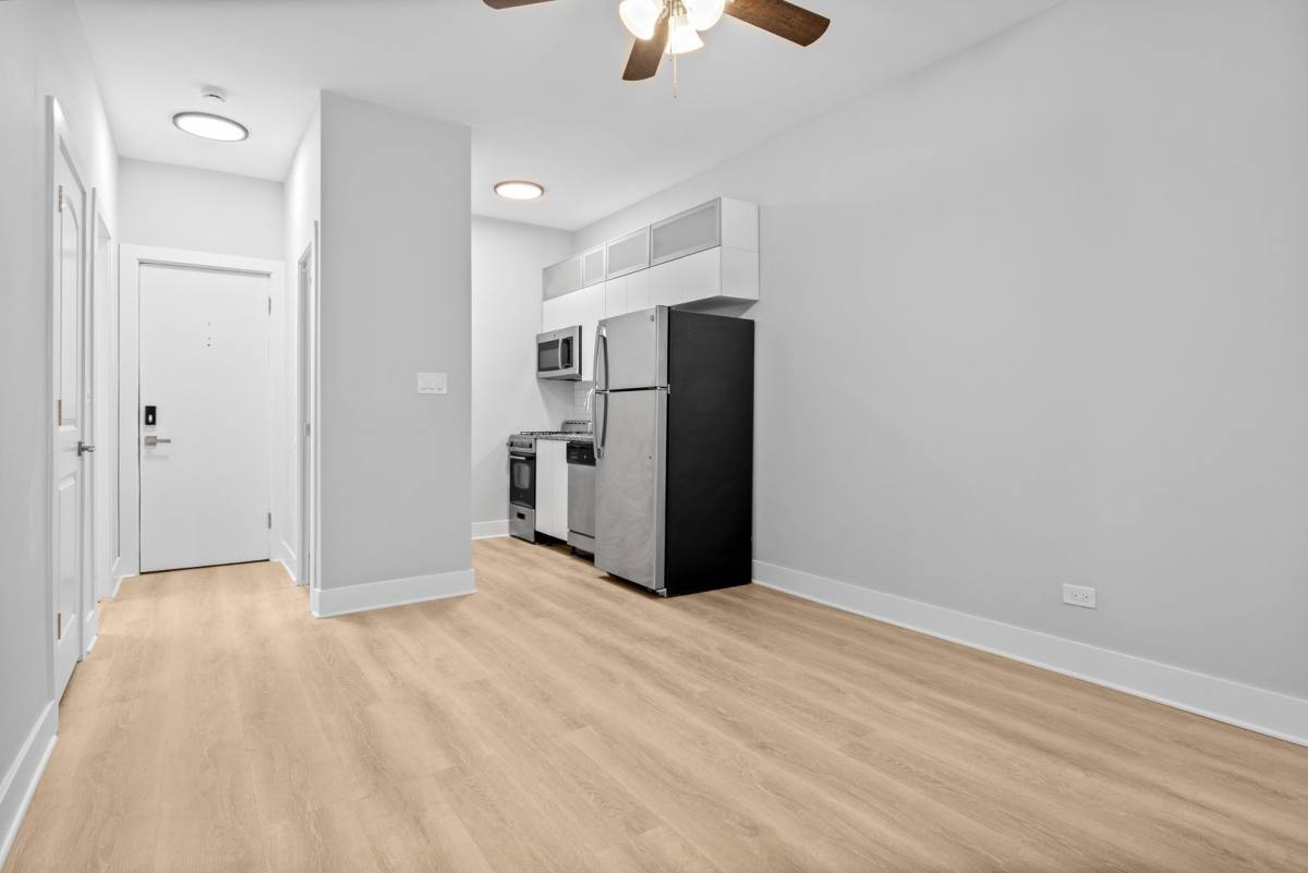 Apartment for rent at 7600 N Sheridan Rd, Chicago, IL 60626