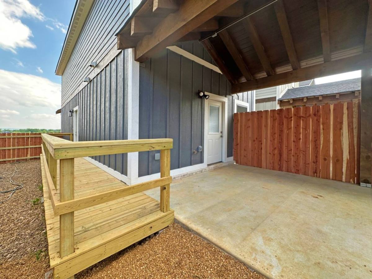 Townhouse for rent at 1 Estes Way, Batesville, AR 72501