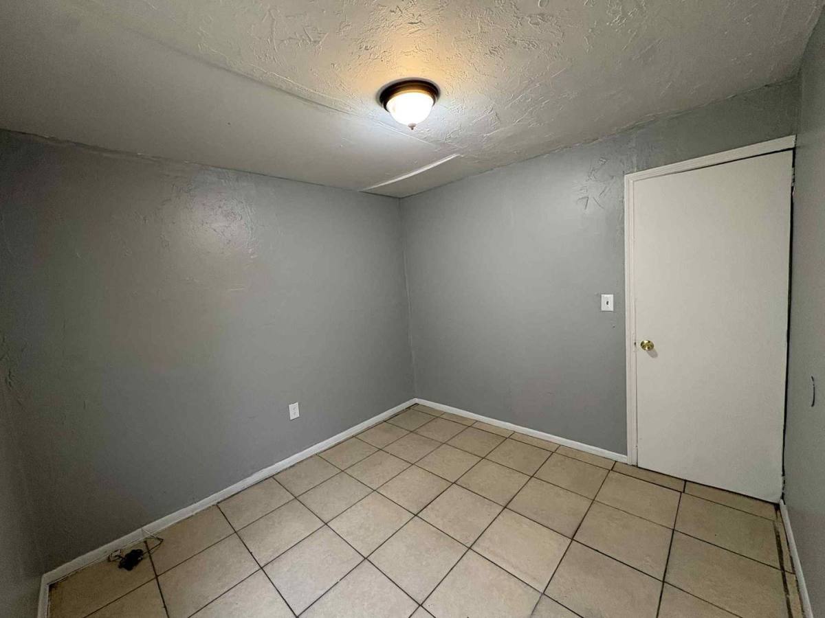 Apartment for rent at 221 223 225 227 Maria St, Fort Myers, FL 33916