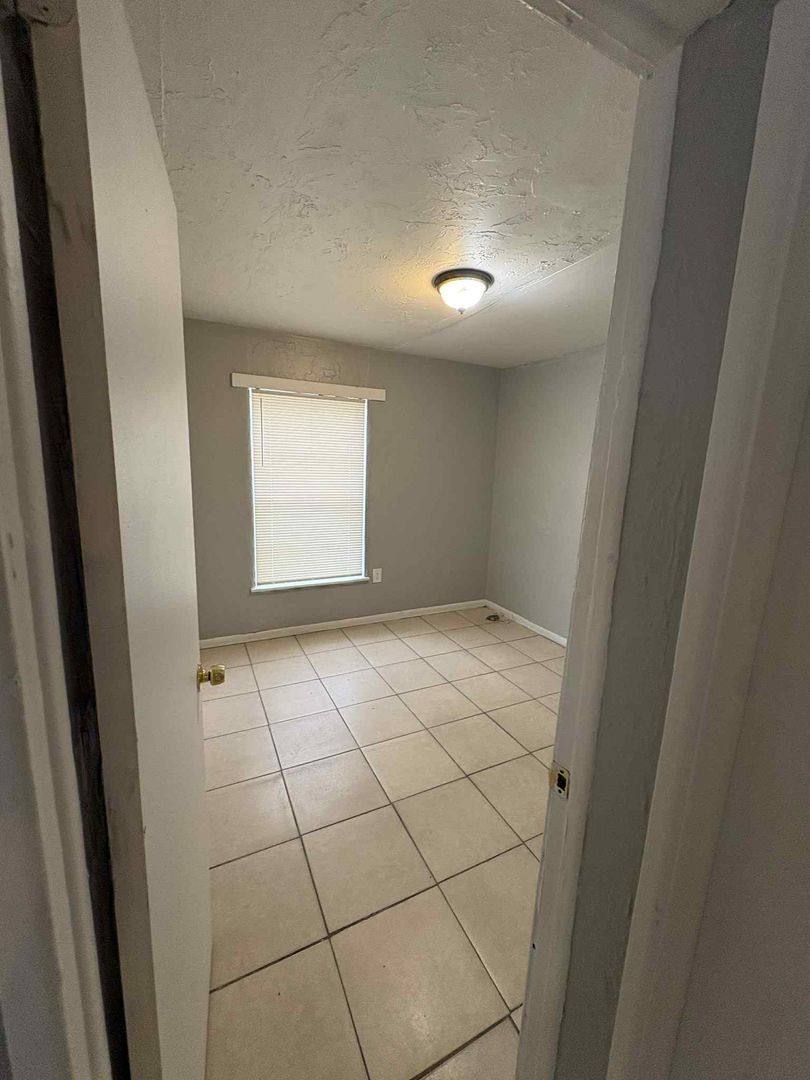 Apartment for rent at 221 223 225 227 Maria St, Fort Myers, FL 33916