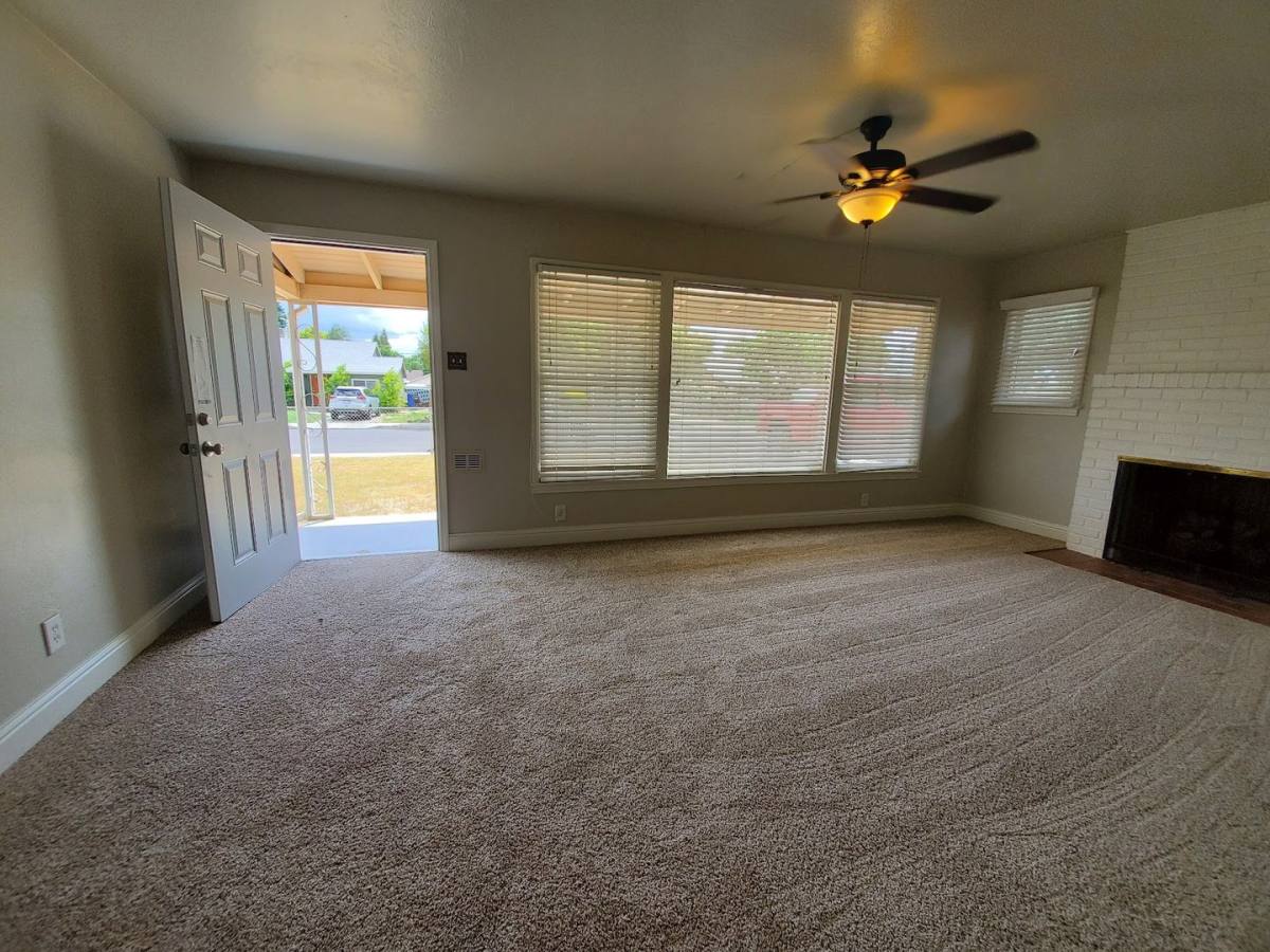 House for rent at 1415 De Witt Ave, Sanger, CA 93657