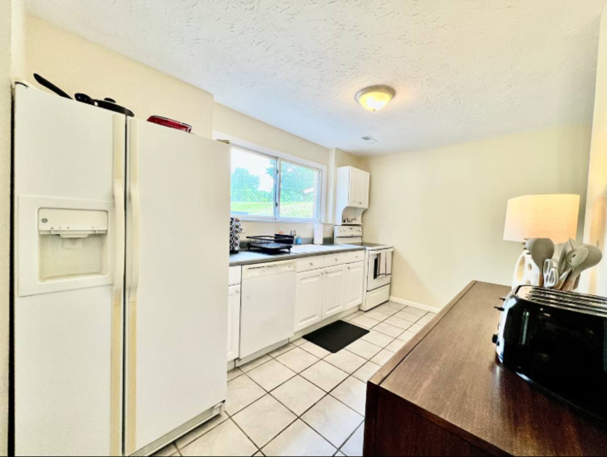 House for rent at 6556 Yankee Rd, Middletown, OH 45044