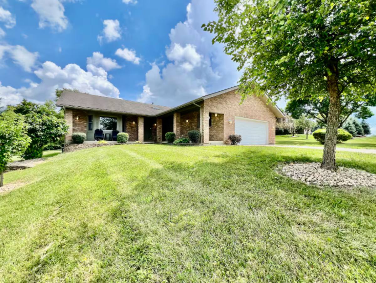House for rent at 6556 Yankee Rd, Middletown, OH 45044