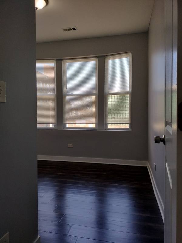 Apartment for rent at 1945 W 48th St #2, Chicago, IL 60609