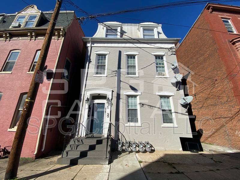 Apartment for rent at 35 W Maple St #5, York, PA 17401