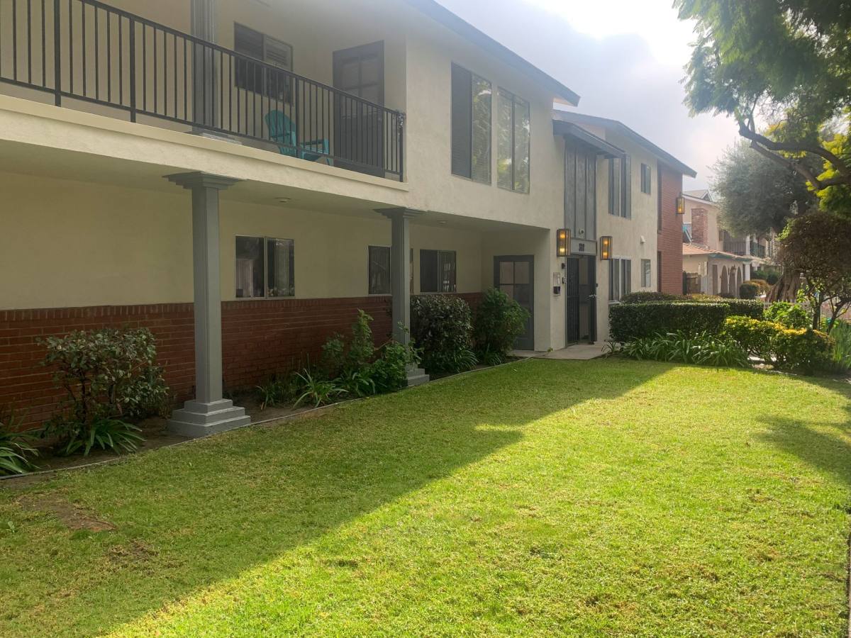 Apartment for rent at 372 Freeman Ave, Long Beach, CA 90814