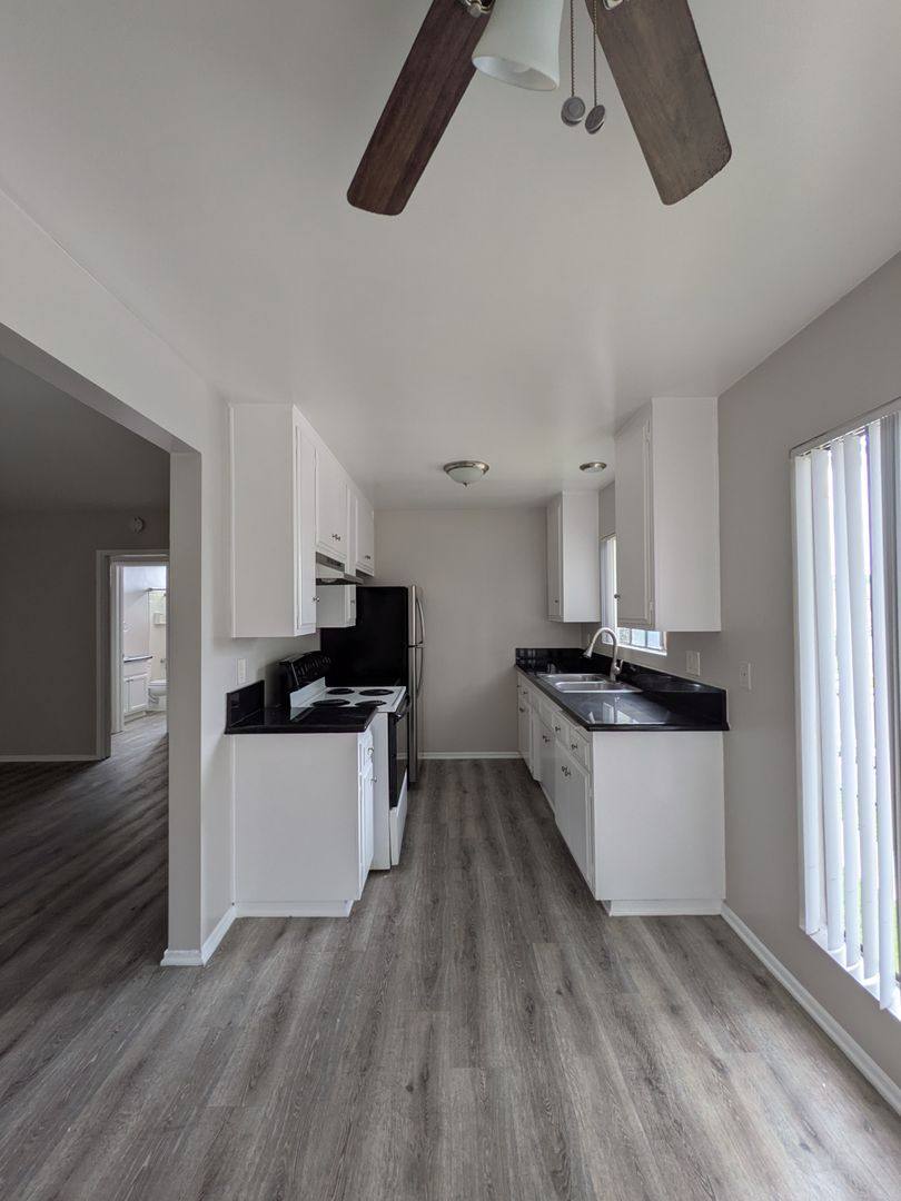 Apartment for rent at 372 Freeman Ave, Long Beach, CA 90814