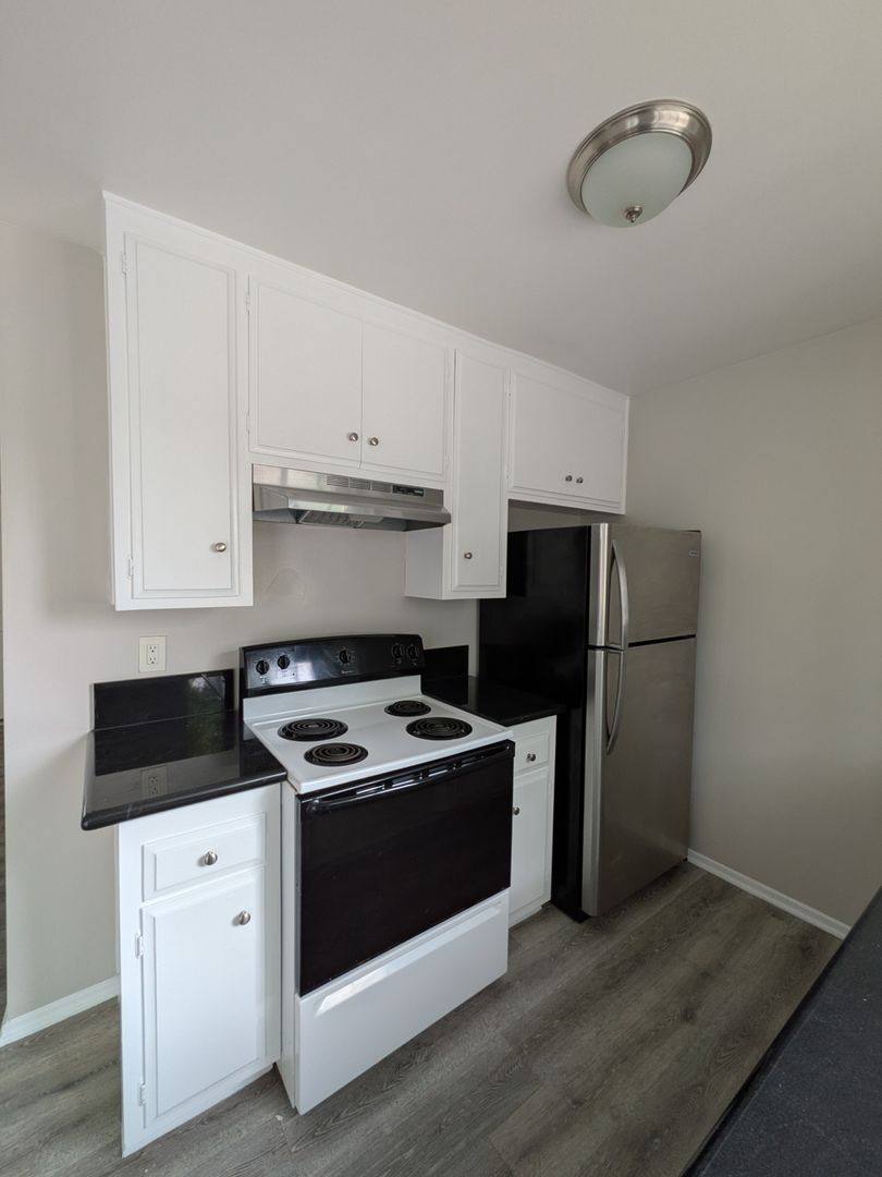 Apartment for rent at 372 Freeman Ave, Long Beach, CA 90814