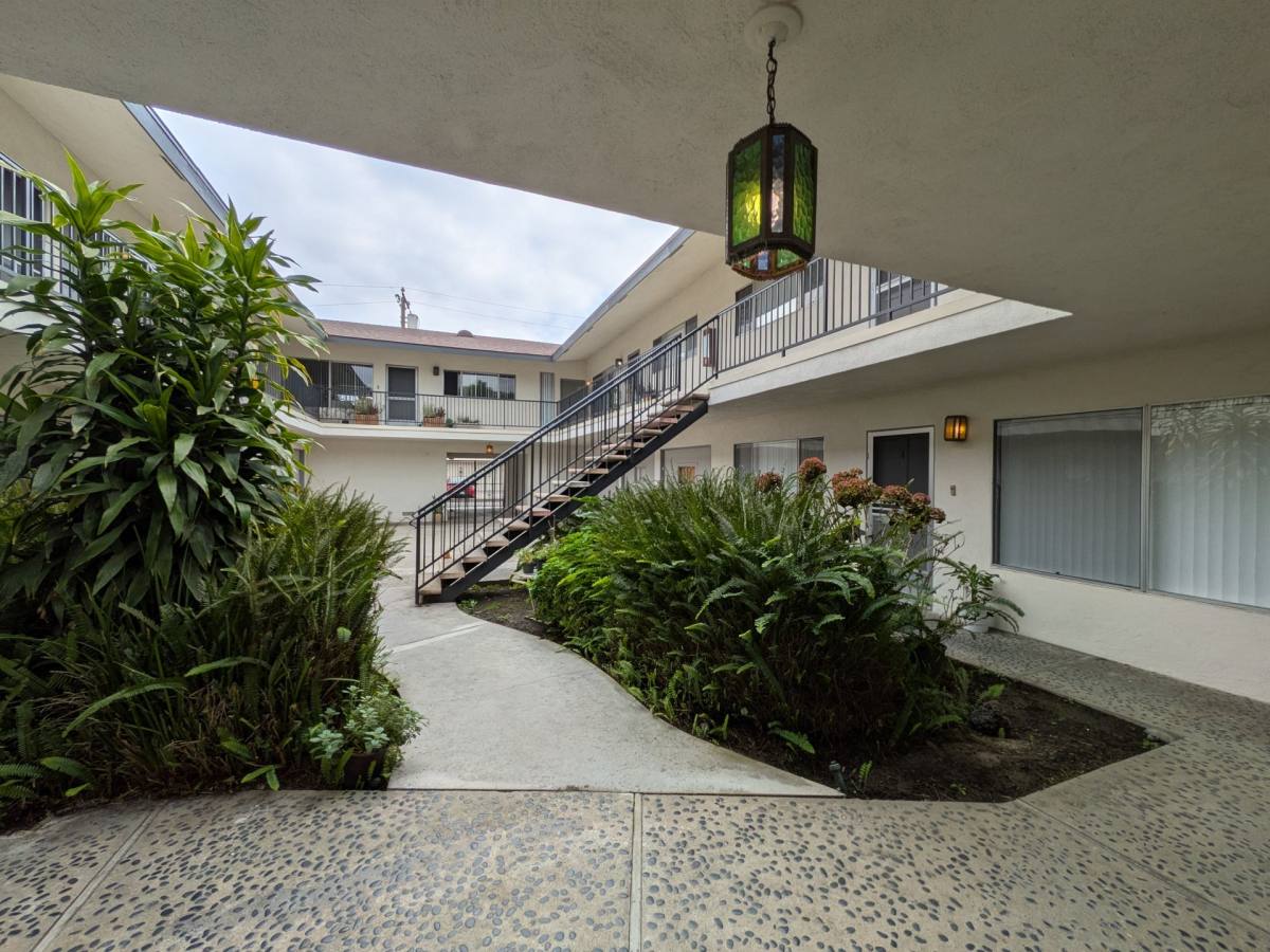 Apartment for rent at 372 Freeman Ave, Long Beach, CA 90814