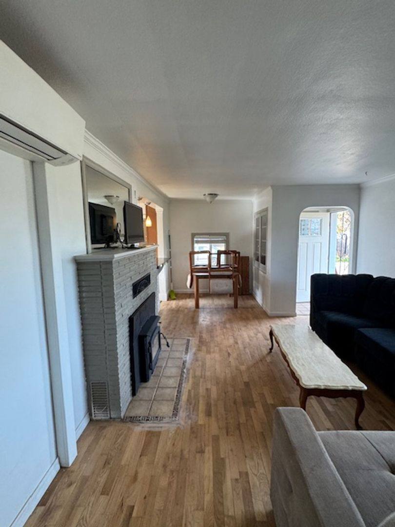 House for rent at 685 Beall Lane, Medford, OR 97501