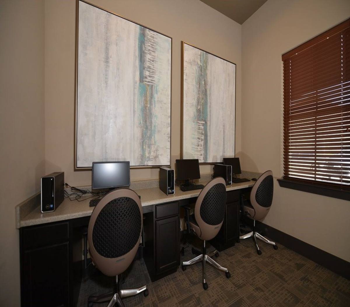Apartment for rent at 300 E Swisher Rd, Lake Dallas, TX 75065