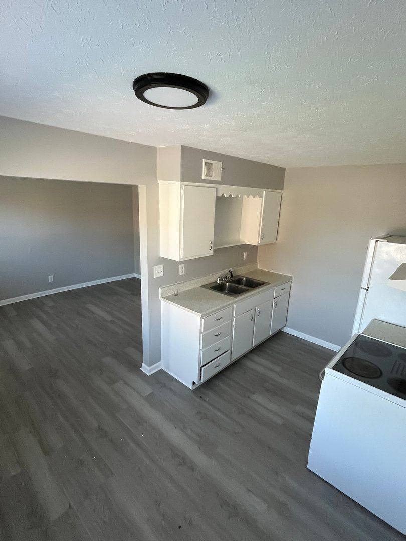 Apartment for rent at 3208 Fordhaven Rd, Louisville, KY 40214