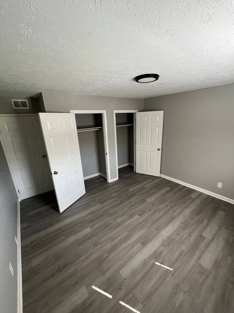 Apartment for rent at 3208 Fordhaven Rd, Louisville, KY 40214