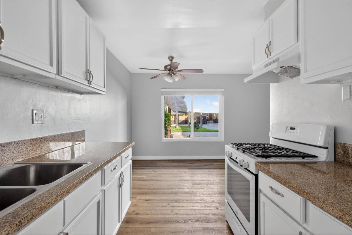 Apartment for rent at 731 Orange Ave, Long Beach, CA 90813