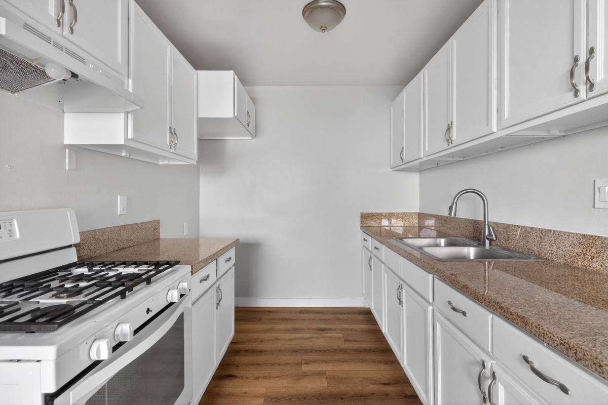 Apartment for rent at 731 Orange Ave, Long Beach, CA 90813