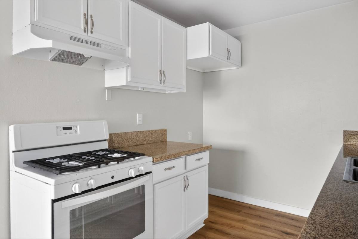 Apartment for rent at 731 Orange Ave, Long Beach, CA 90813