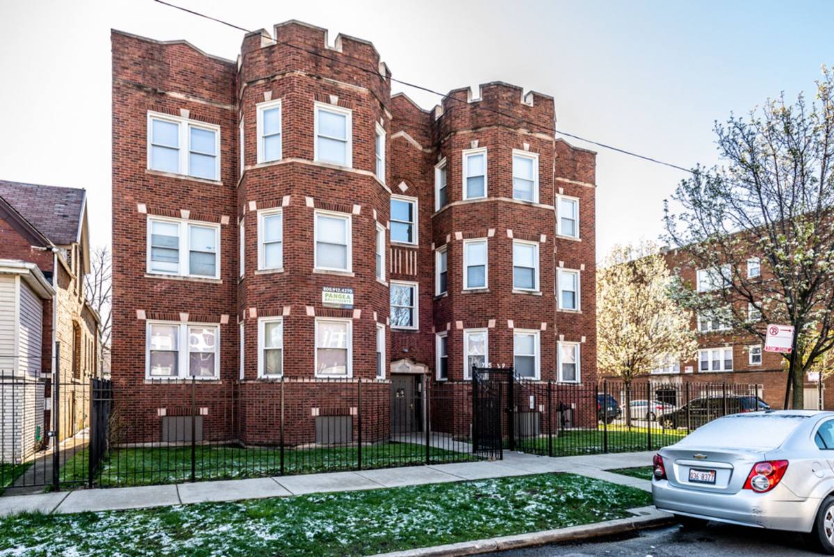 Apartment for rent at 7655 S May, Chicago, IL 60620