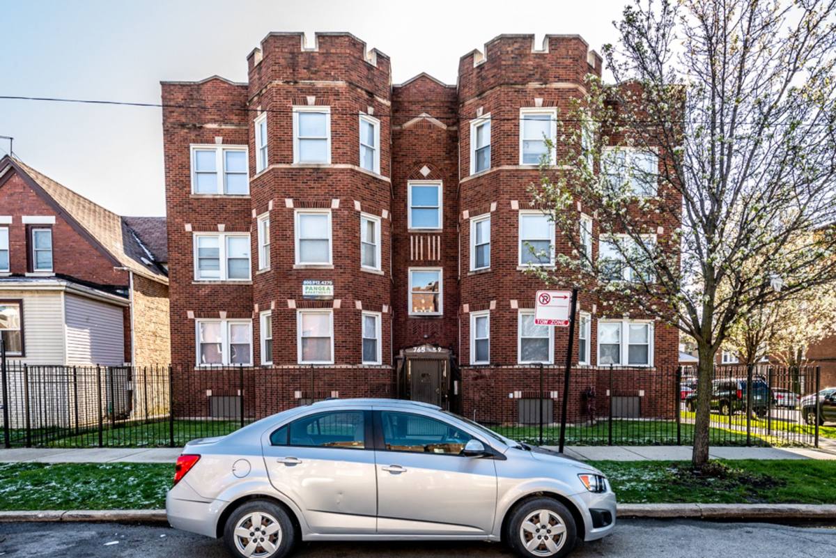 Apartment for rent at 7655 S May, Chicago, IL 60620