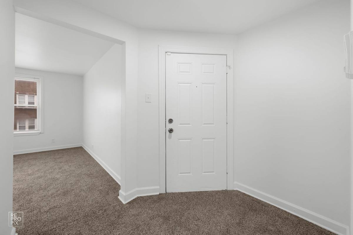 Apartment for rent at 7655 S May, Chicago, IL 60620