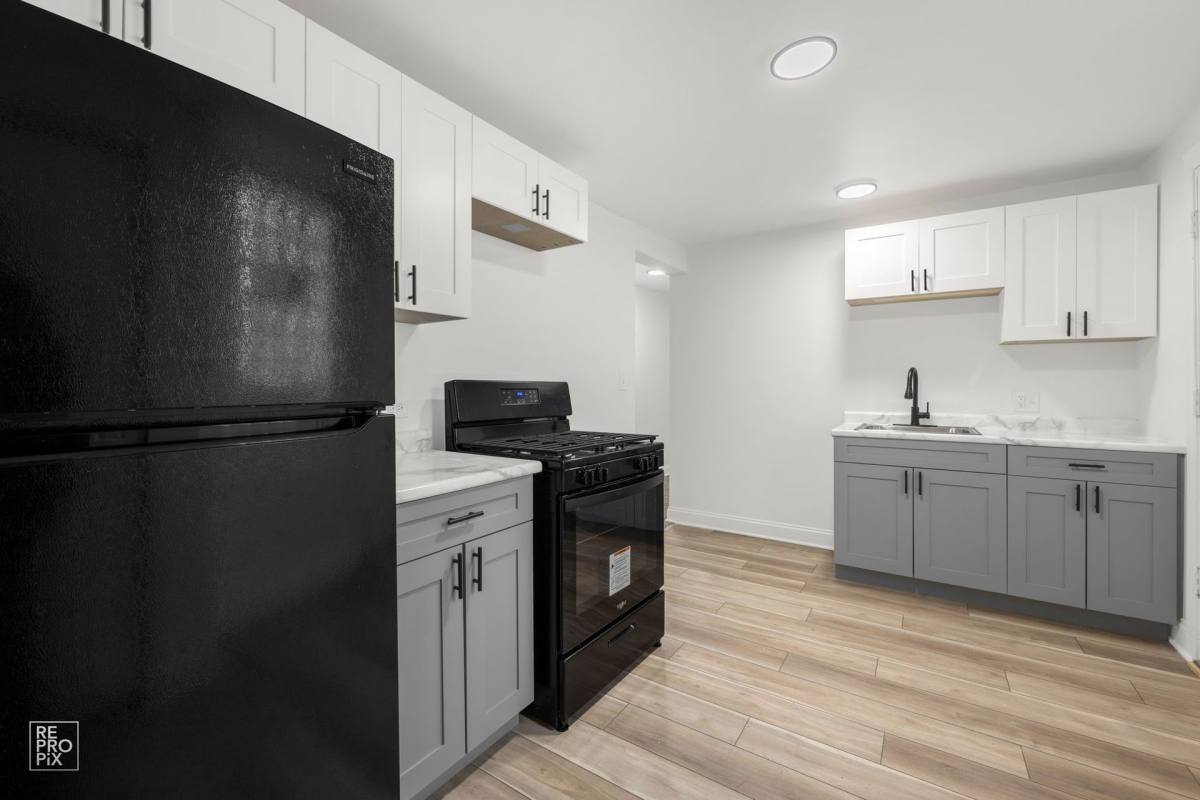 Apartment for rent at 7655 S May, Chicago, IL 60620