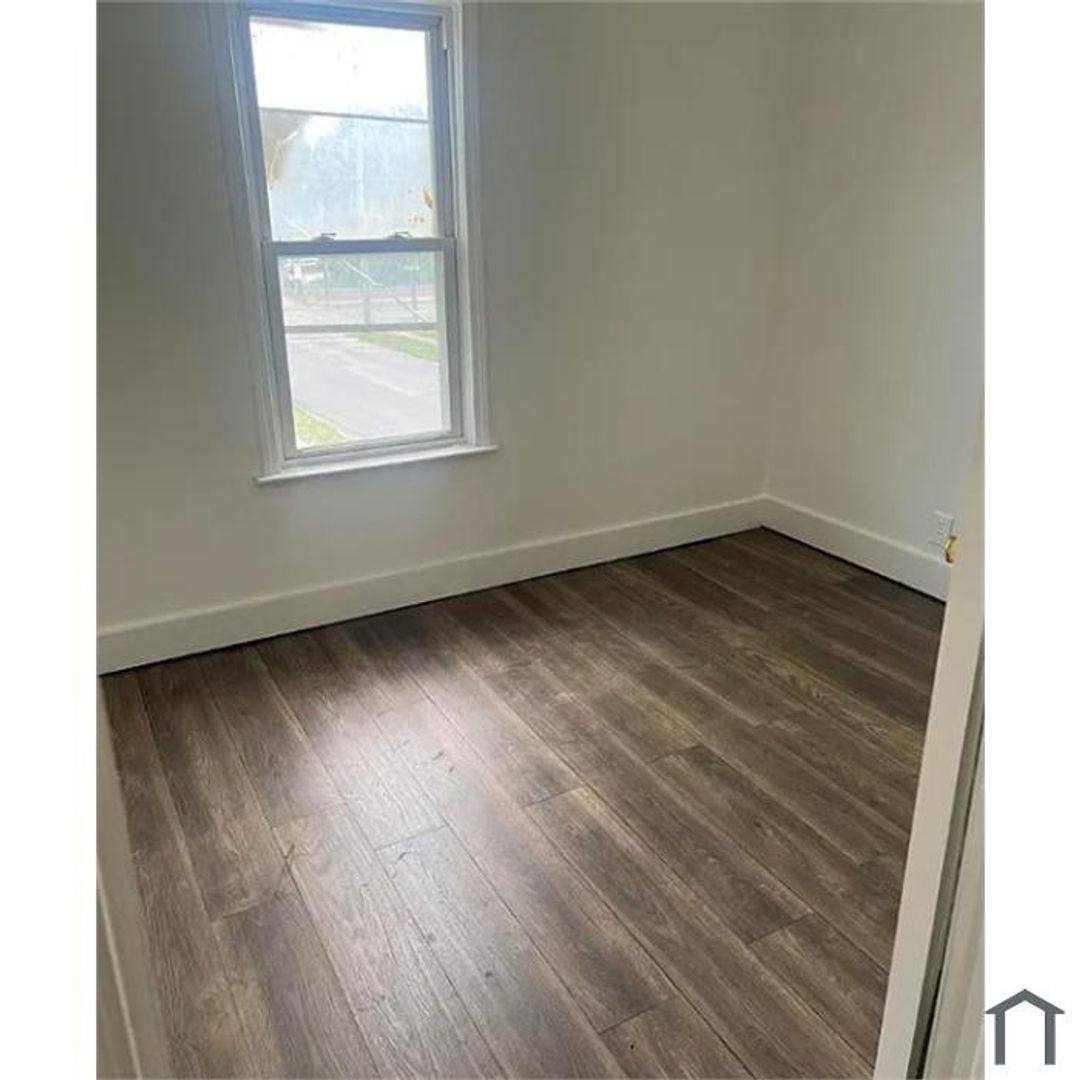 House for rent at 2761 E 120th St, Cleveland, OH 44120