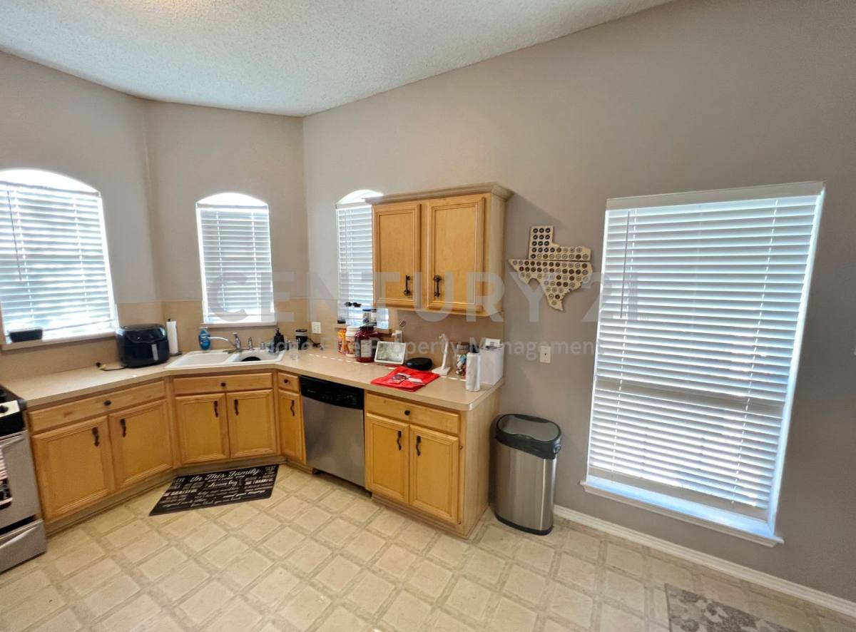 House for rent at 112 Walnut Lane, Rockwall, TX 75032