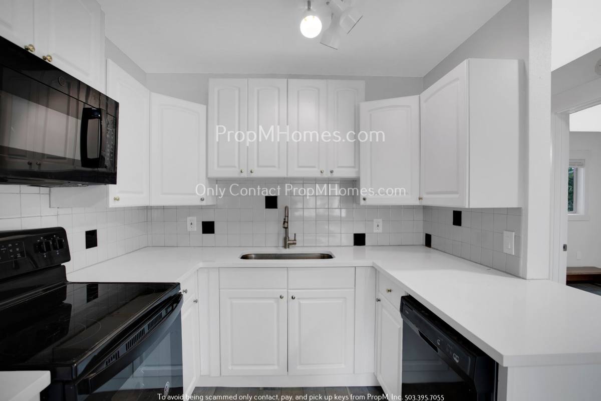 Apartment for rent at 7307 SE 76th Ave, Portland, OR 97206