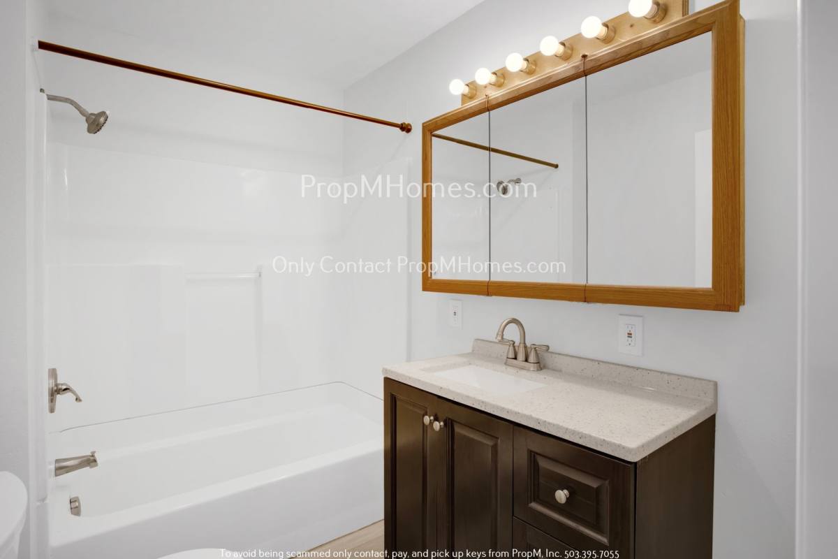 Apartment for rent at 7307 SE 76th Ave, Portland, OR 97206