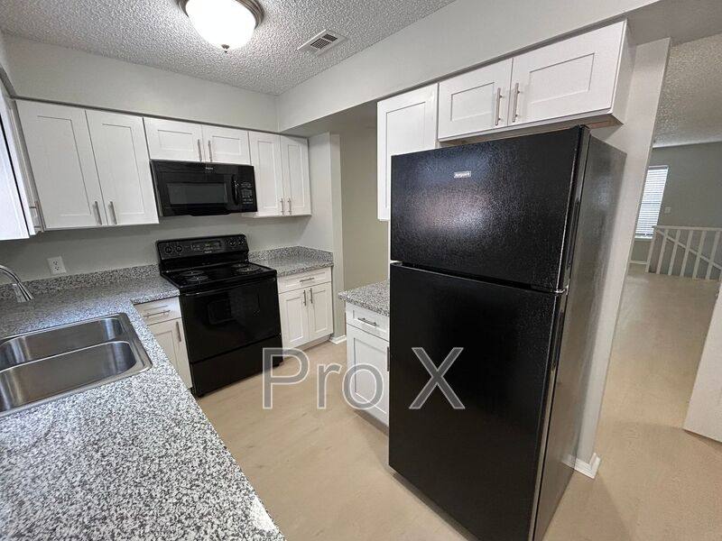 Townhouse for rent at 1379 E Sequoyah, Fayetteville, AR 72701