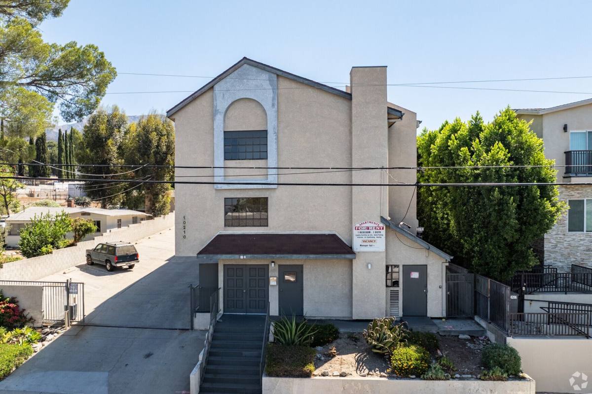 Apartment for rent at 10210 Mountair Ave, Tujunga, CA 91042