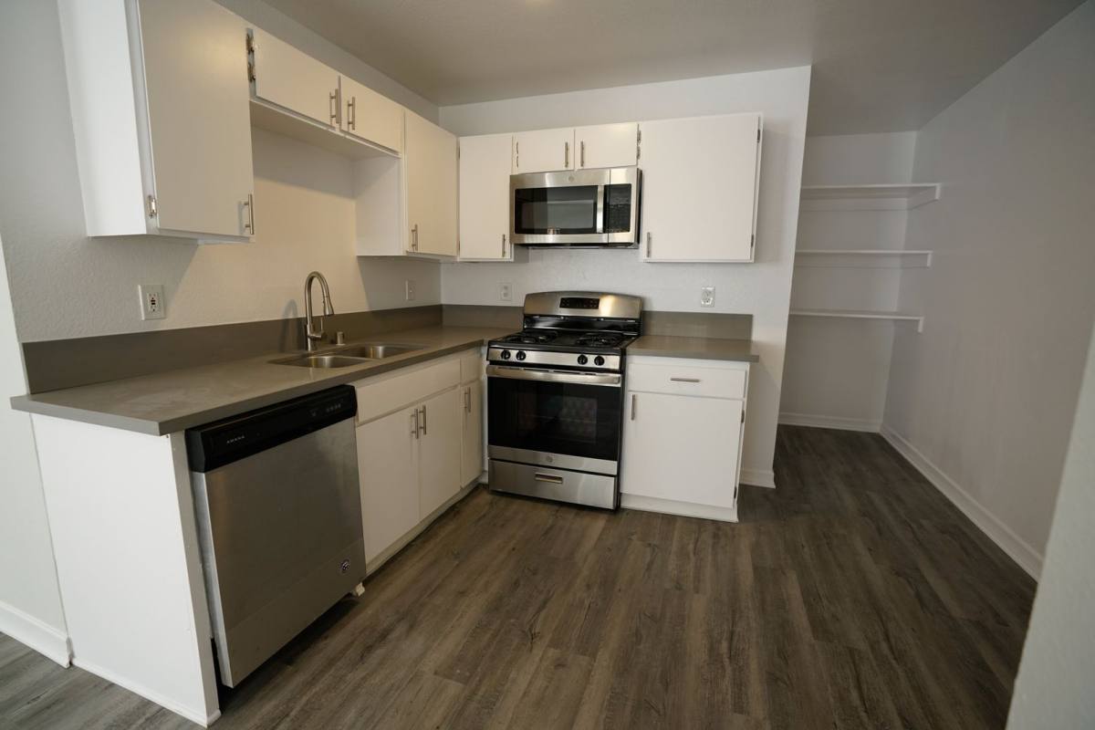 Apartment for rent at 226 S Serrano, Los Angeles, CA 90004