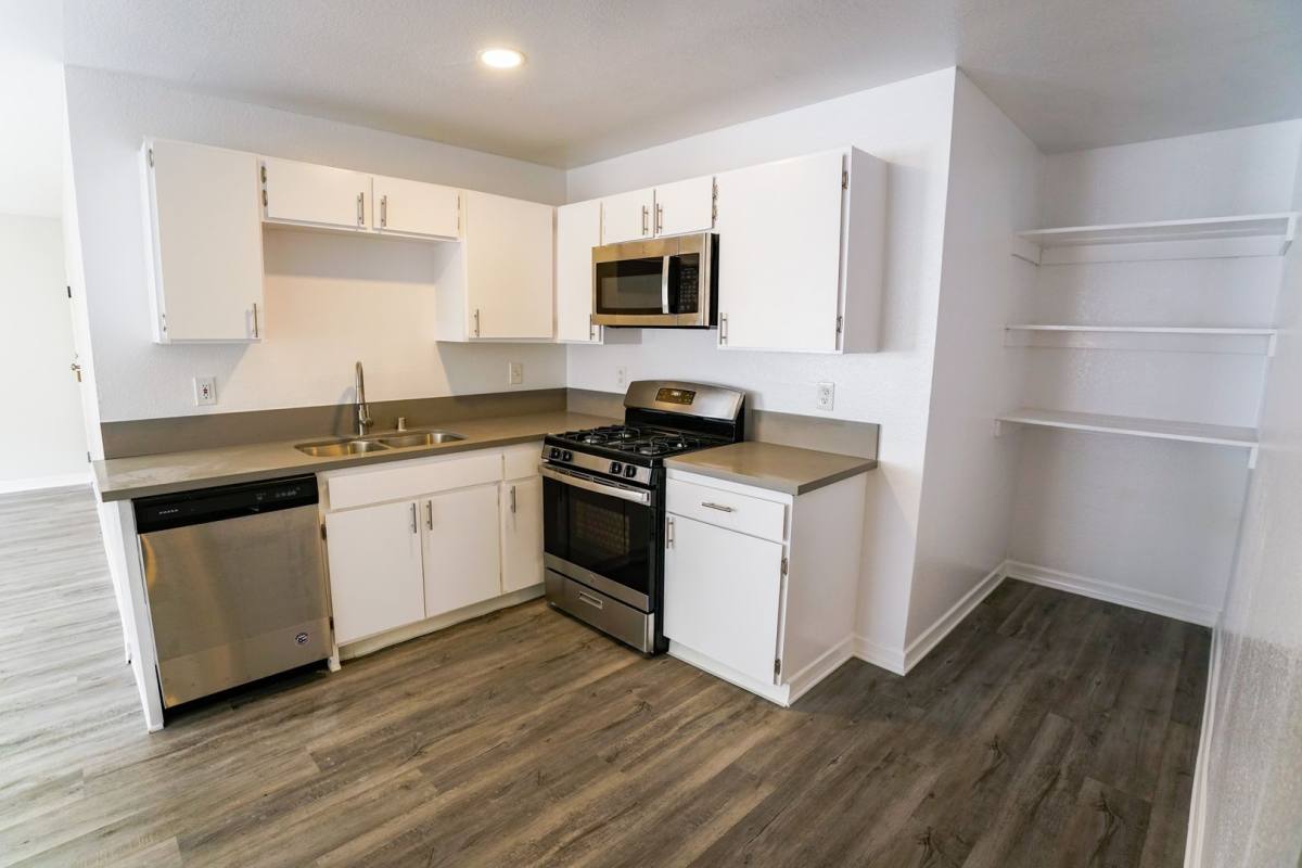 Apartment for rent at 226 S Serrano, Los Angeles, CA 90004
