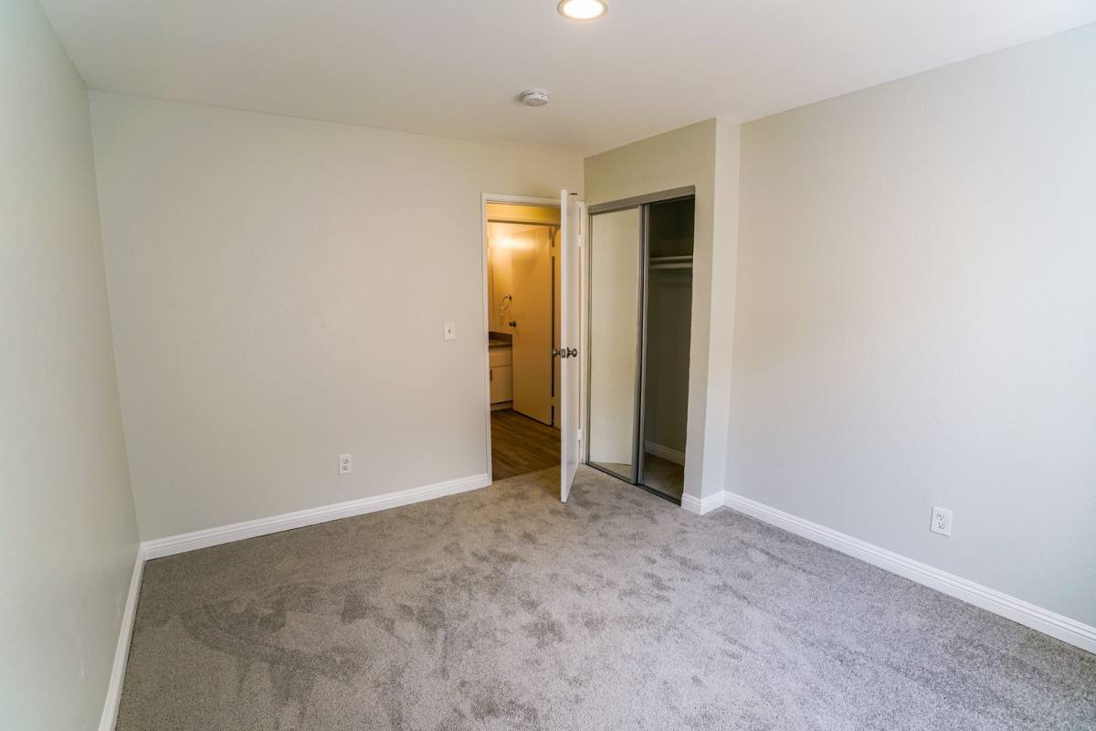 Apartment for rent at 226 S Serrano, Los Angeles, CA 90004