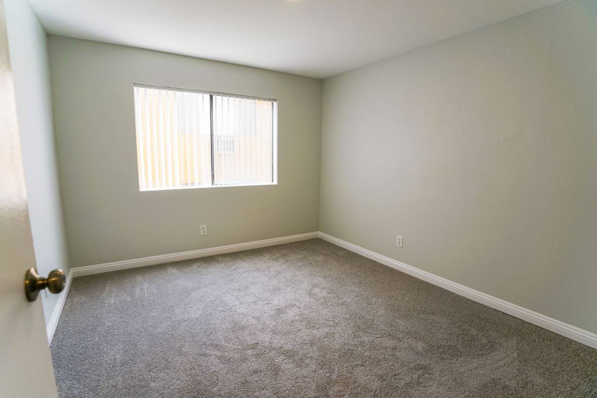 Apartment for rent at 226 S Serrano, Los Angeles, CA 90004