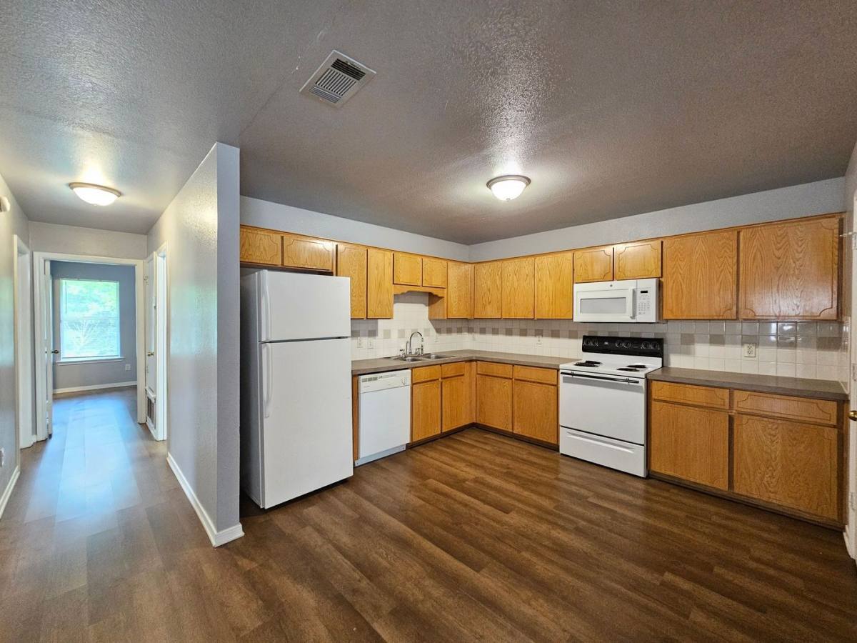 Apartment for rent at 305 S 42nd St, Killeen, TX 76543