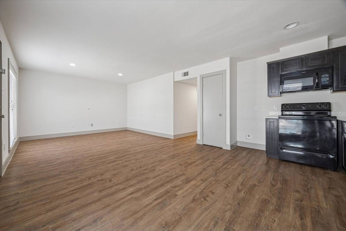 Apartment for rent at 4300 Rosslyn, Houston, TX 77018