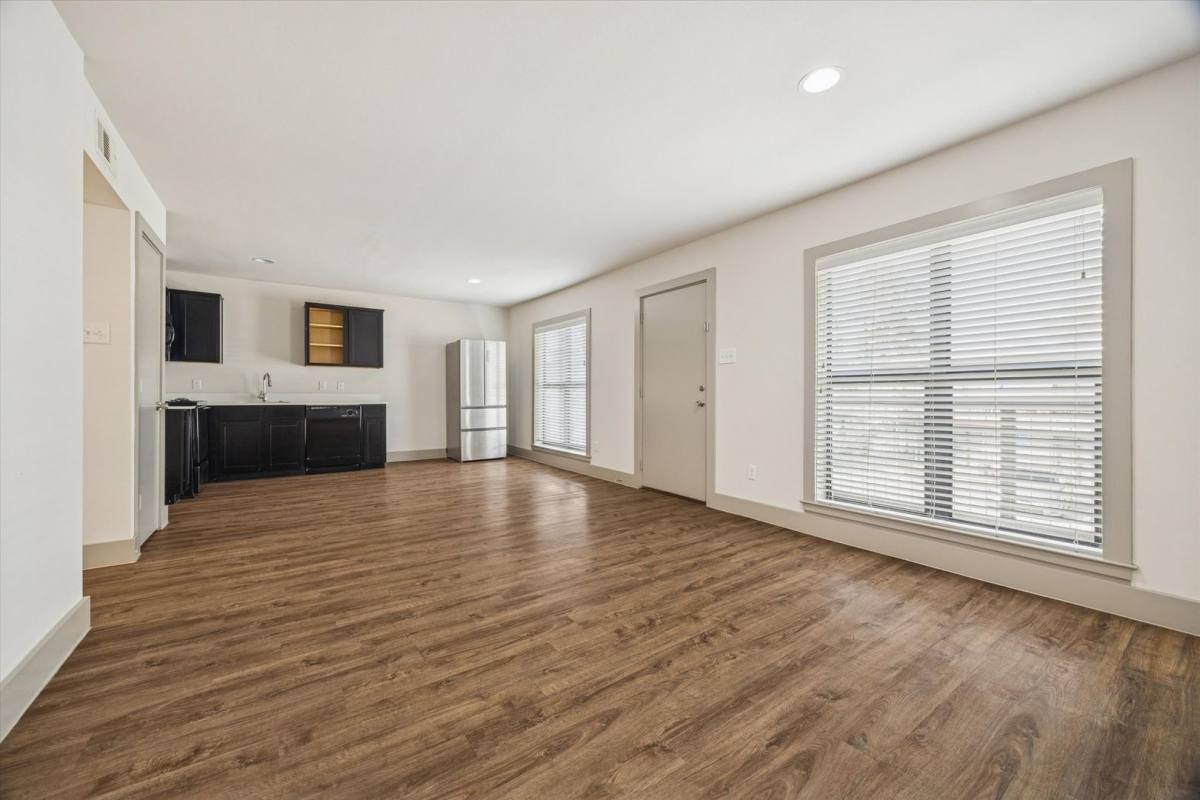 Apartment for rent at 4300 Rosslyn, Houston, TX 77018