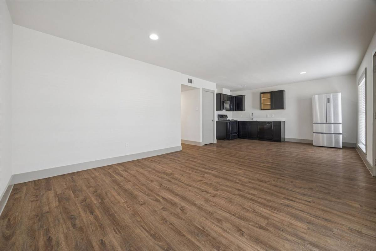 Apartment for rent at 4300 Rosslyn, Houston, TX 77018