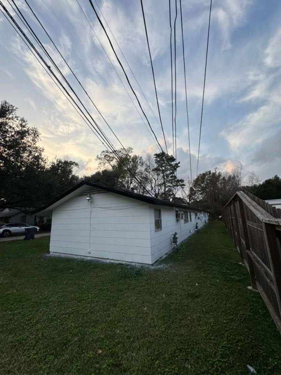 Apartment for rent at 116 6th Ave, Nederland, TX 77627