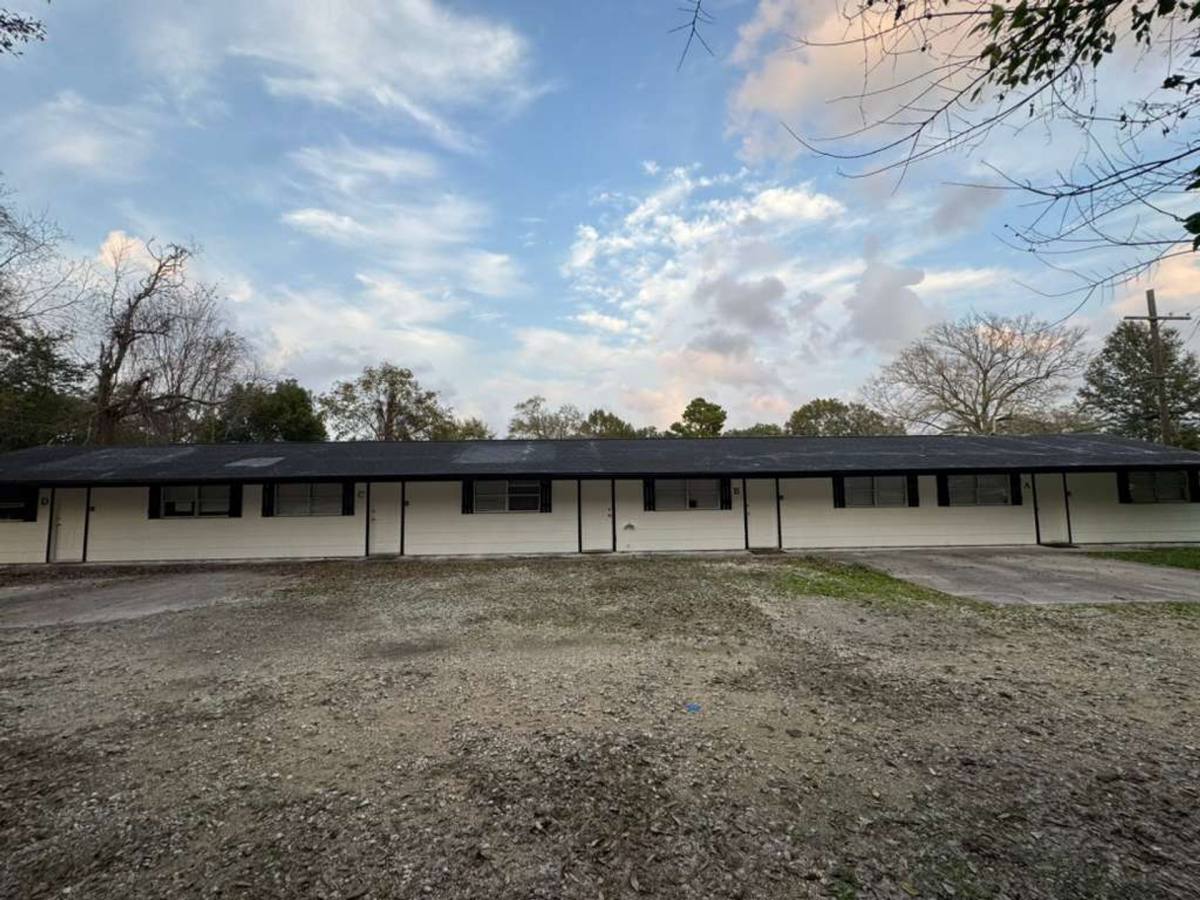 Apartment for rent at 116 6th Ave, Nederland, TX 77627