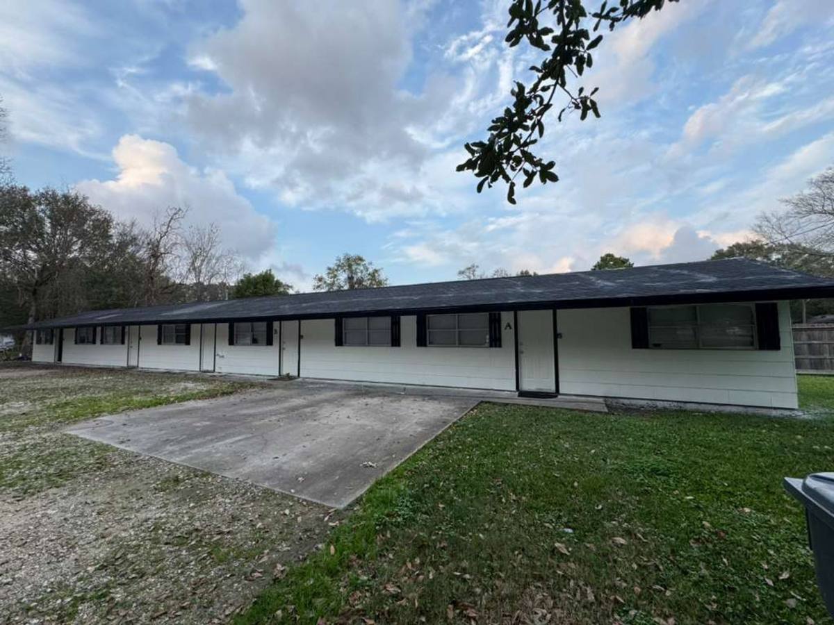Apartment for rent at 116 6th Ave, Nederland, TX 77627